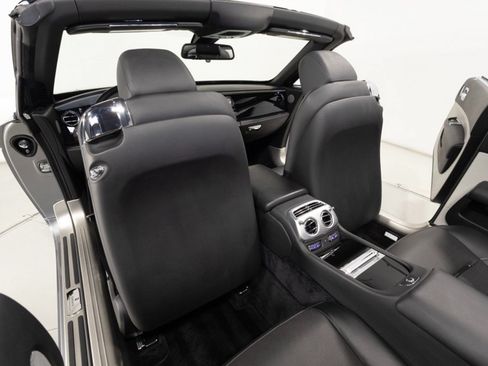 Used 2019 Rolls-Royce Dawn RWD image 45