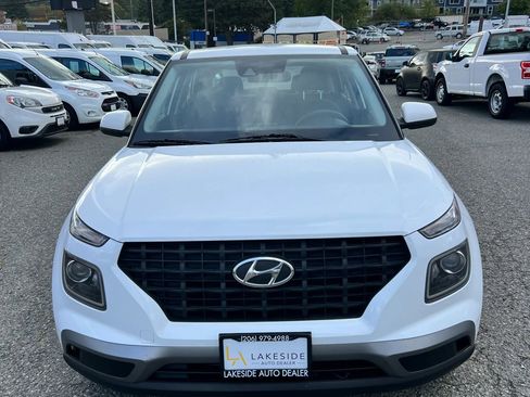 Used 2022 Hyundai Venue SE image 2