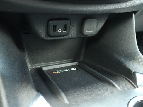 Used 2023 Chevrolet Traverse LT FWD image 44