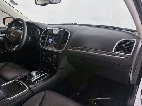 Used 2022 Chrysler 300 Touring w/ Sport Appearance Package RWD image 27