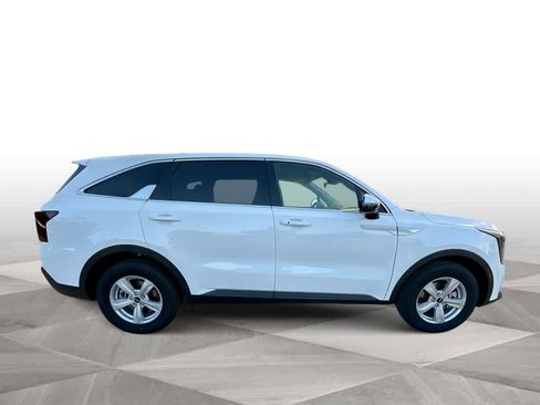 Certified 2026 Kia Sorento LX FWD image 9