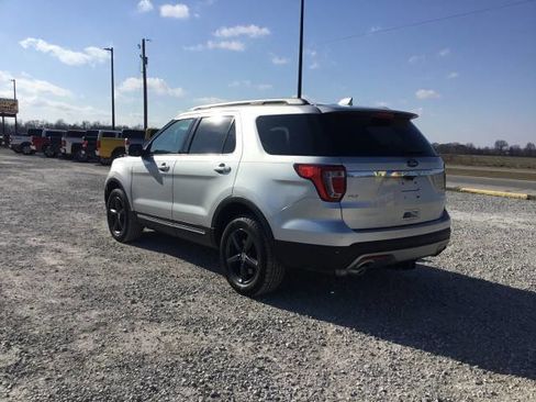 Used 2016 Ford Explorer XLT w/ Equipment Group 202A image 5