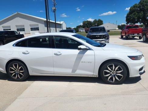 Used 2016 Chevrolet Malibu LT w/ Leather Package FWD image 4