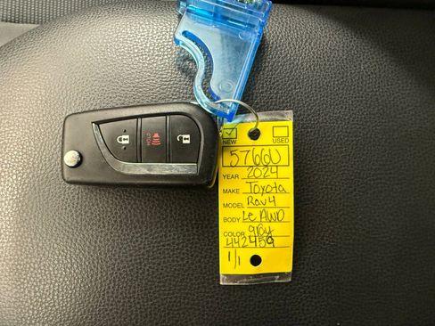Used 2024 Toyota RAV4 LE AWD/4WD image 27