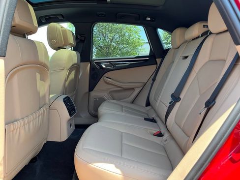 Used 2022 Porsche Macan AWD/4WD image 22