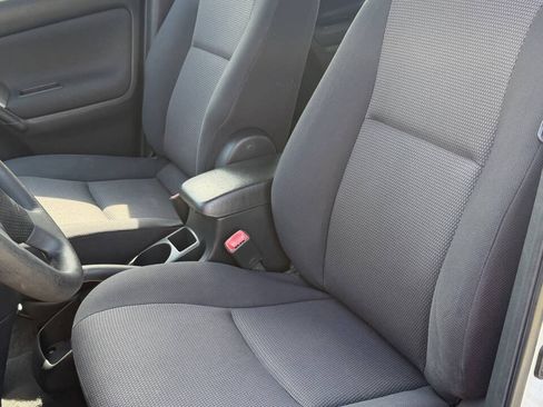 Used 2005 Pontiac Vibe w/ Power Group Value Package FWD image 27
