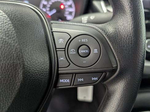 Used 2025 Toyota Corolla LE image 17