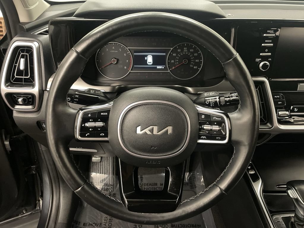 Used 2023 Kia Sorento LX AWD/4WD image 5