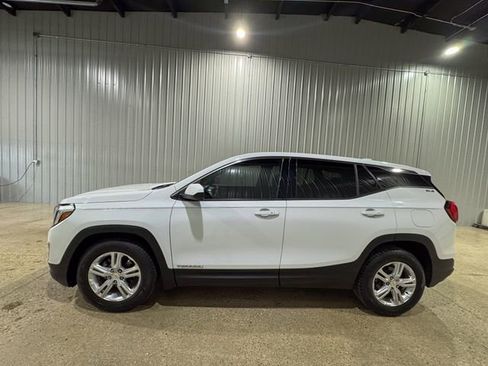 Used 2019 GMC Terrain SLE FWD image 2