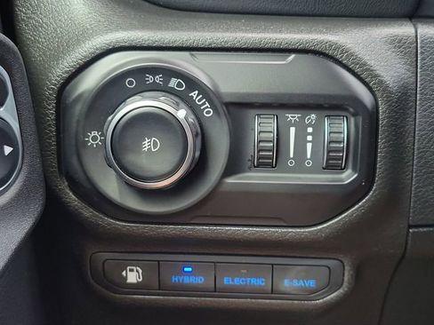 Used 2021 Jeep Wrangler Unlimited Sahara AWD/4WD image 28