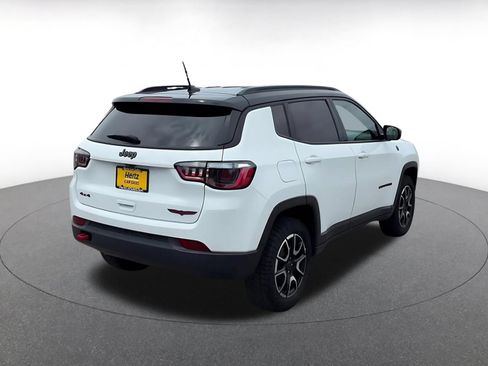 Used 2025 Jeep Compass Trailhawk AWD/4WD image 12