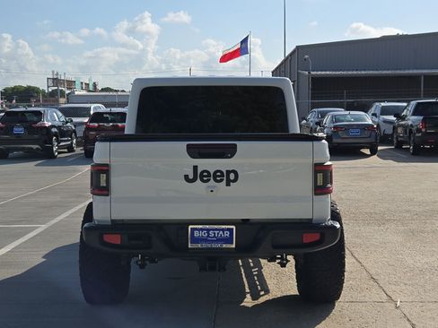 Used 2024 Jeep Gladiator Sport AWD/4WD image 5