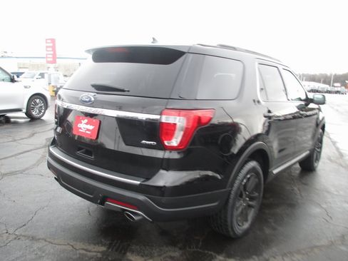 Used 2018 Ford Explorer XLT w/ Equipment Group 202A image 5