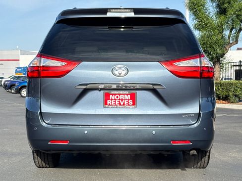 Used 2015 Toyota Sienna Limited Premium FWD image 10