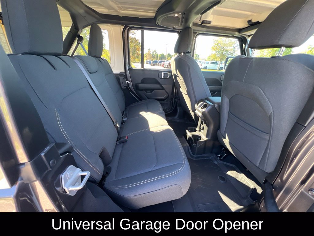 Used 2025 Jeep Wrangler Unlimited Sahara w/ Technology Group AWD/4WD image 14
