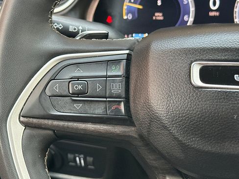 Used 2023 Jeep Grand Cherokee L Limited w/ Black Appearance Package image 33