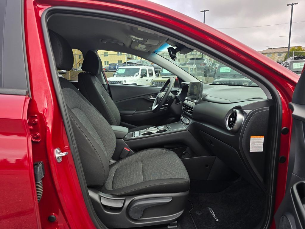 Used 2023 Hyundai Kona SE FWD image 11