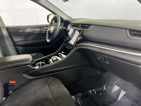 Used 2023 Jeep Grand Cherokee Altitude image 28