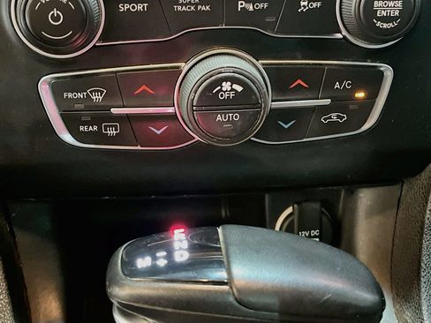 Used 2022 Dodge Charger SXT AWD/4WD image 15