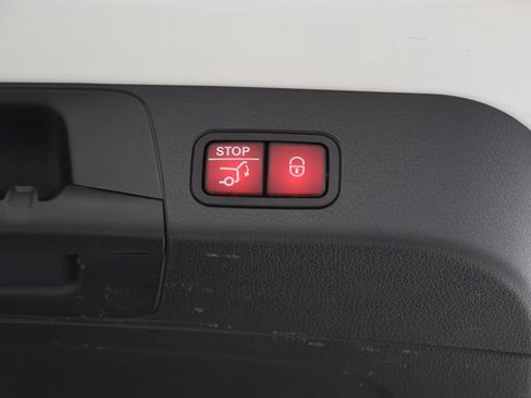 Used 2022 Mercedes-Benz GLB 250 4MATIC image 31