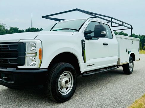 Used 2023 Ford F350 XL AWD/4WD image 1