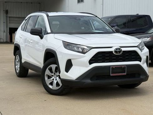 Used 2021 Toyota RAV4 LE AWD/4WD image 2