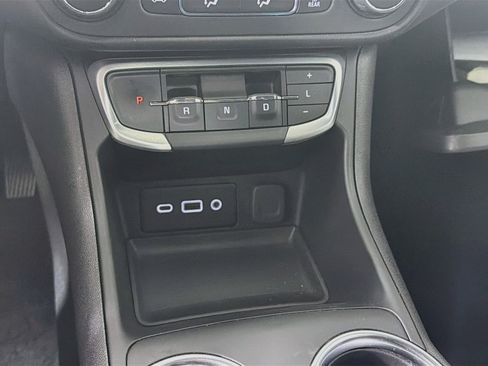 Used 2024 GMC Terrain SLE FWD image 23