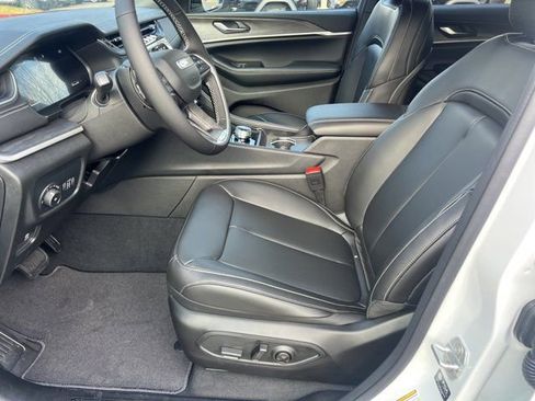 New 2025 Jeep Grand Cherokee Limited image 9