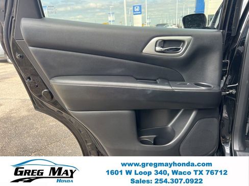 Used 2019 Nissan Pathfinder SL AWD/4WD image 18