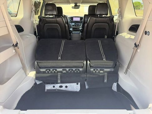 Used 2023 Chrysler Pacifica Touring-L FWD image 42