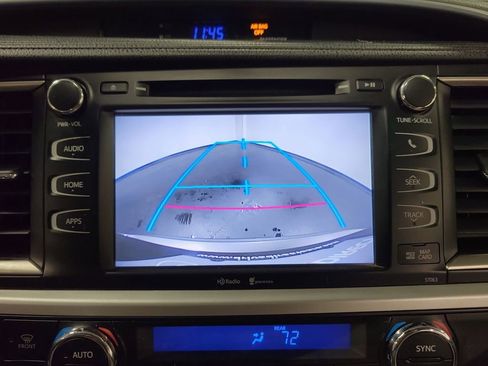 Used 2014 Toyota Highlander XLE AWD/4WD image 19
