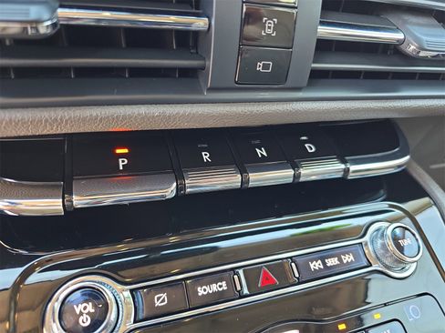 Used 2020 Lincoln Corsair Reserve w/ Equipment Group 201A image 20