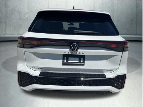 New 2026 Volkswagen Tiguan SEL R-Line AWD/4WD image 4