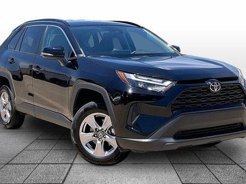 Used 2025 Toyota RAV4 XLE FWD image 2