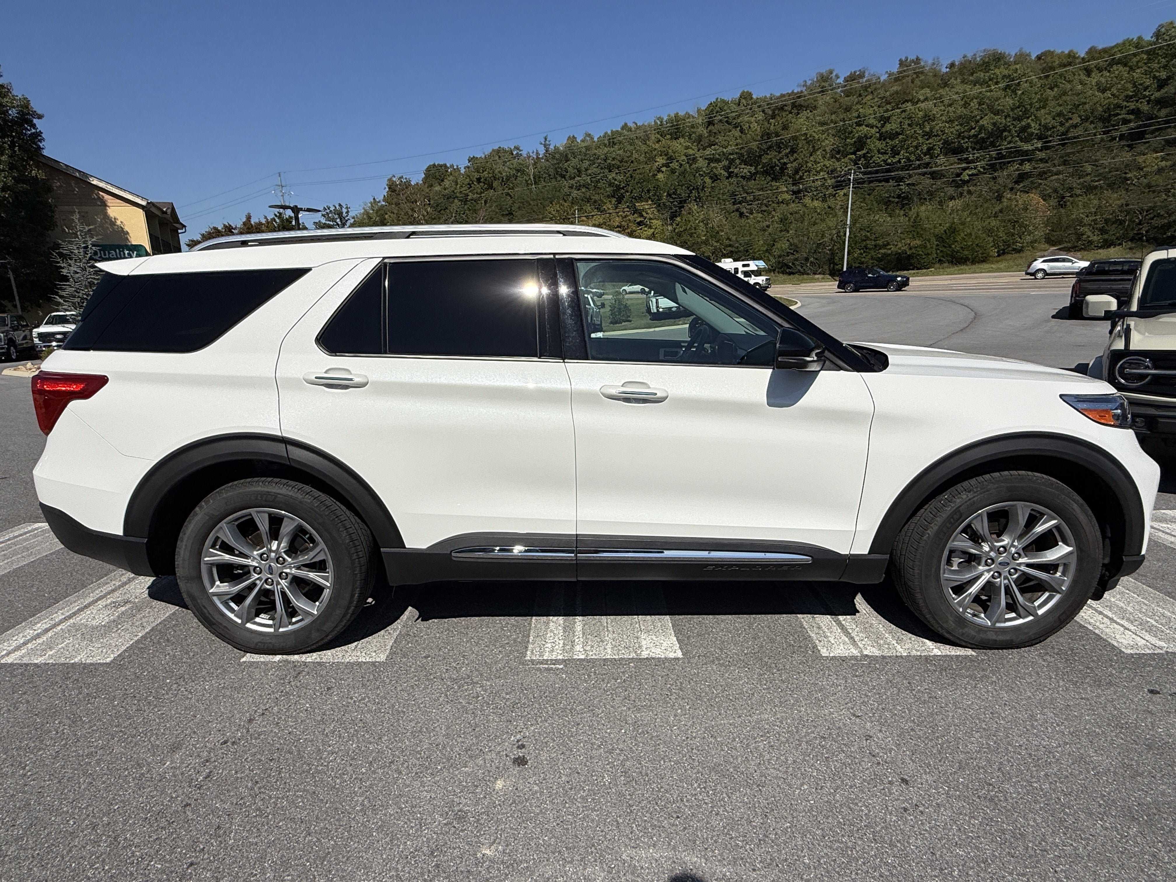Used 2021 Ford Explorer Limited w/ Class III Trailer Tow Package AWD/4WD image 4