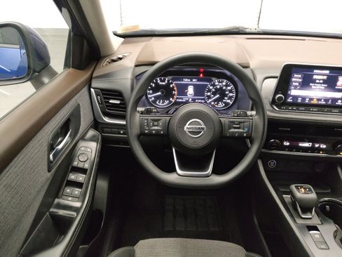 Used 2023 Nissan Rogue SV FWD image 22