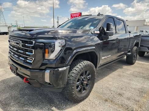 Used 2024 GMC Sierra 2500 AT4 w/ AT4 Premium Plus Package AWD/4WD image 3
