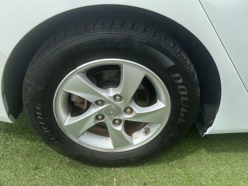 Used 2014 Hyundai Elantra SE FWD image 40