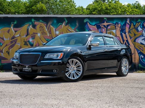 Used 2012 Chrysler 300 C RWD image 5