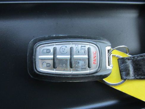 Used 2021 Chrysler Voyager Lxi FWD image 16