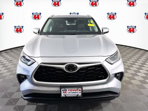 Used 2023 Toyota Highlander XLE AWD/4WD image 8