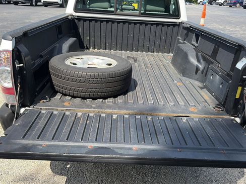 Used 2011 Toyota Tacoma 2WD Regular Cab image 11