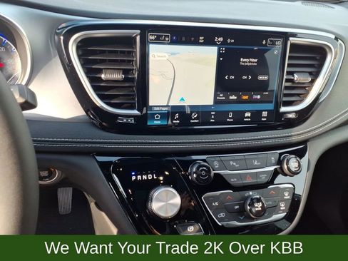 New 2026 Chrysler Pacifica Limited w/ S Appearance Package image 13