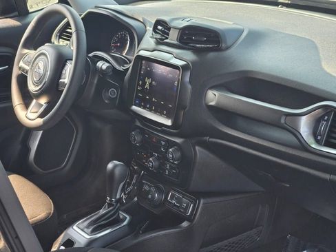 Used 2023 Jeep Renegade Latitude AWD/4WD image 8