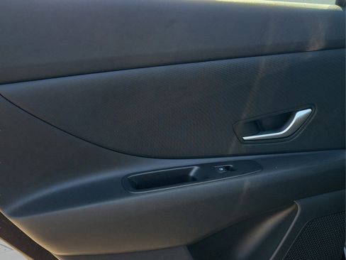 Used 2026 Hyundai Elantra SE FWD image 25