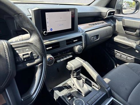 Certified 2025 Toyota Tacoma SR5 AWD/4WD image 16