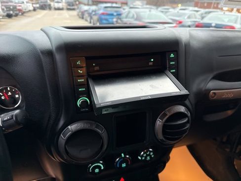 Used 2018 Jeep Wrangler Sport image 27