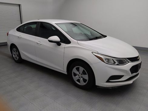 Used 2017 Chevrolet Cruze LS FWD image 11