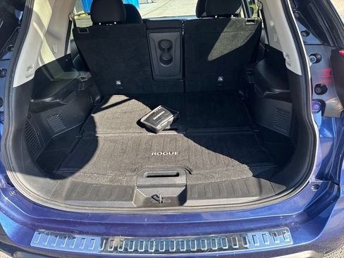 Used 2018 Nissan Rogue SV AWD/4WD image 37