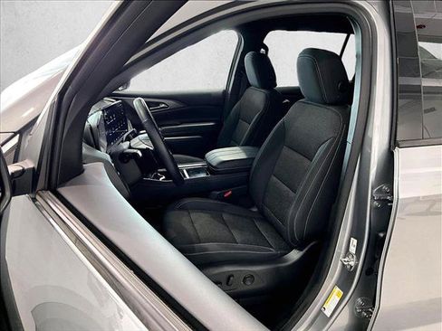 Used 2024 Chevrolet Traverse LT FWD image 27